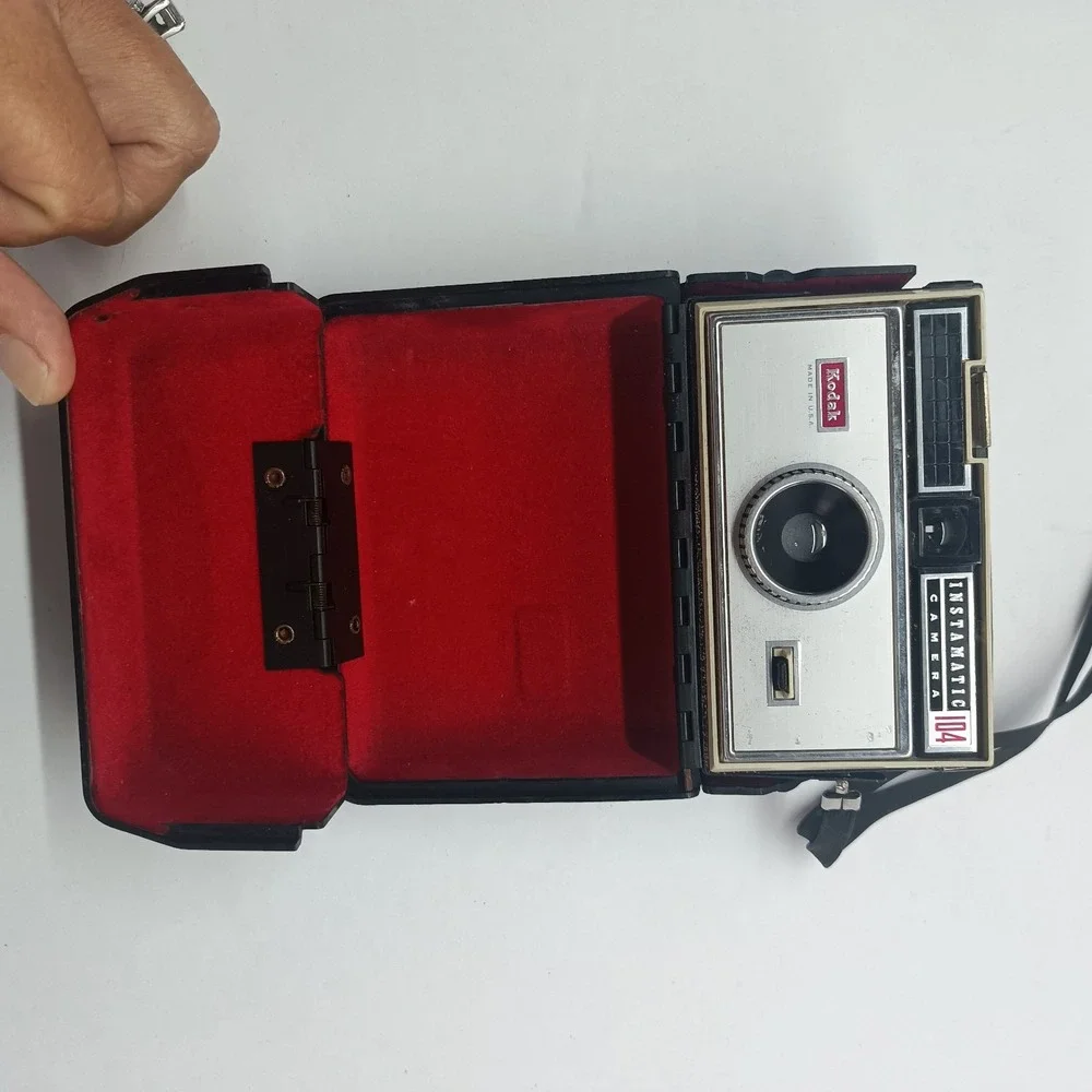 Vintage Kodak Instamatic 704 Camera - Collectible w/ Hard Case‎ UNTESTED